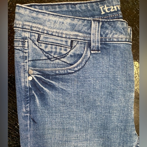 Woman’s jeans with bling detailing - Picture 5 of 11